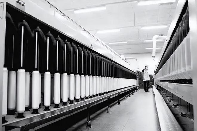 1950年美國切斷棉花供應(yīng),試圖擊垮我國棉紡織業(yè),中國強(qiáng)力反擊